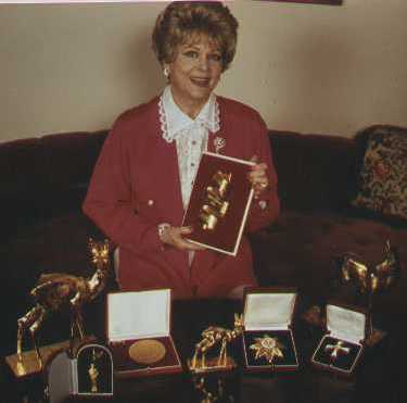 Marika mit ihren Auszeichnungen